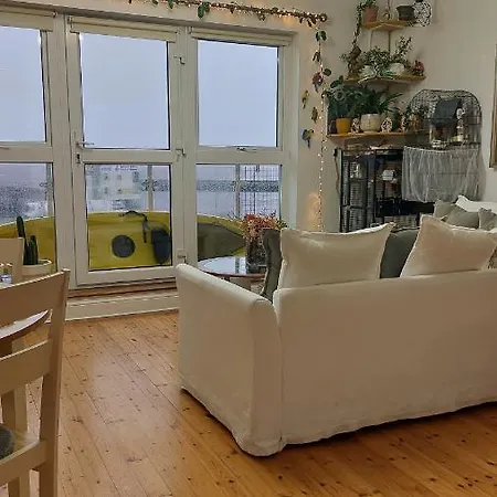 Private Double Bedroom In Front Of The Port - Séjour chez l'habitant *